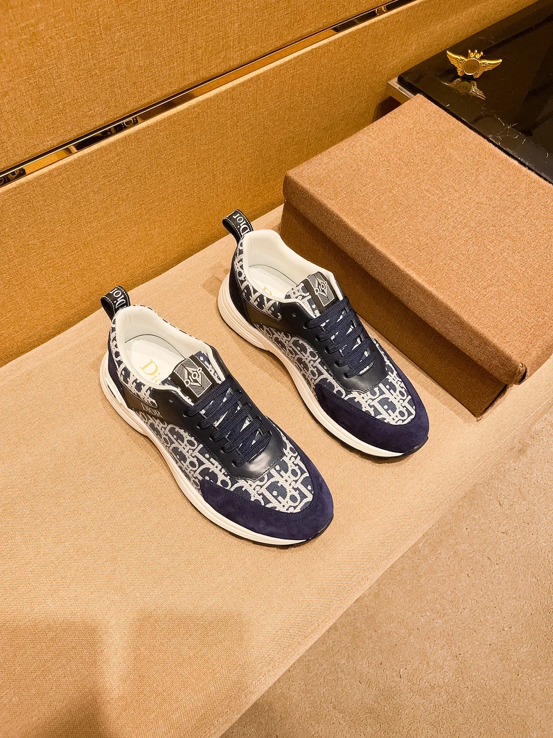 Men's shoes 💰 440💰【Dior】🔥 High-end men's shoes brand official website 1:1 latest masterpiece: the upper is made of Italian imported first-layer cowhide with a comfortable and breathable lining➕original non-slip and wear-resistant outsole🔥, making walking more convenient and comfortable! An exclusive new model, a stunning work, a beautiful 1:1 replica [color] compared to the official quality! Create a fashionable personality to set off your uniqueness! A must-have for trendy men! Classic🔥Size: 38-44 Color: 🔥Multiple colors available🔥.